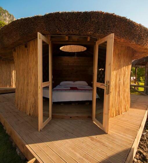 デラックスバンガロー, Chakra Beach Kabak