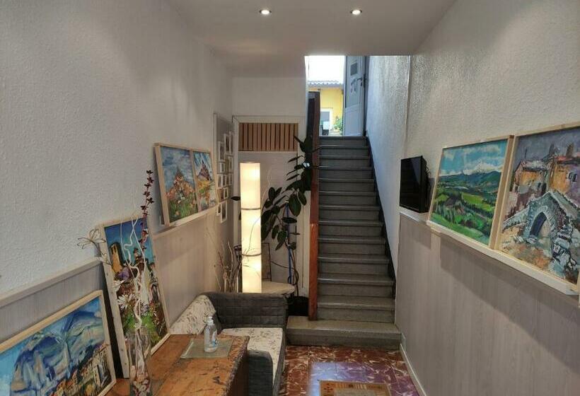 Четырехместный Номер Стандарт, Hostal Escartín