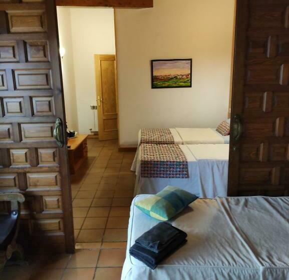 Четырехместный Номер Стандарт, Hostal Escartín