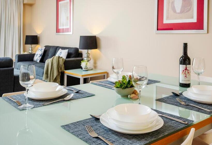 2침실 아파트 풀장 전망, The Bay Apartments