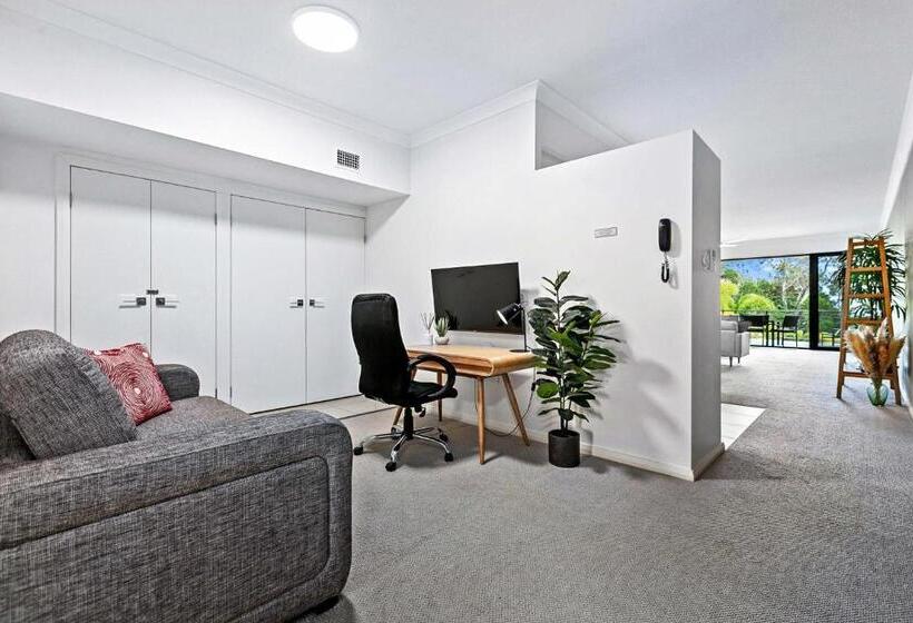 آپارتمان 1 خوابه با چشم‌انداز استخر, The Bay Apartments