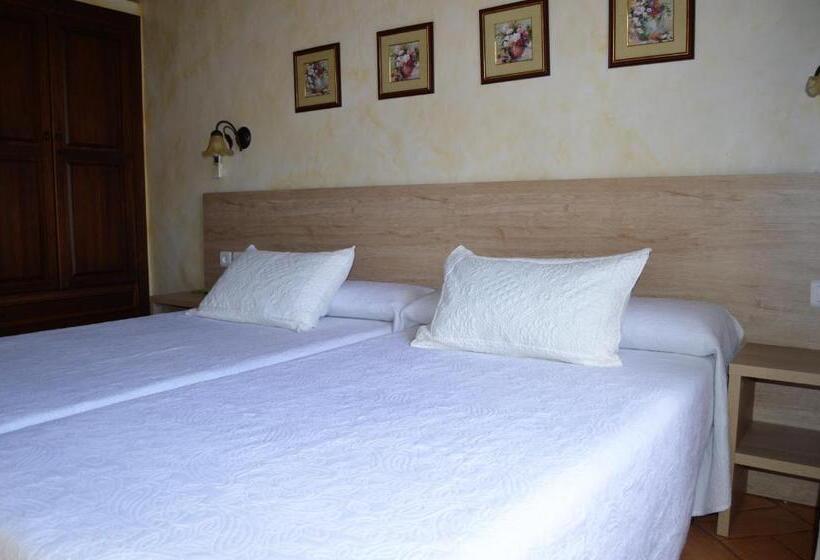 Апартаменты 2 Спальни, Apartamentos Turísticos   Hostal Los Alisos