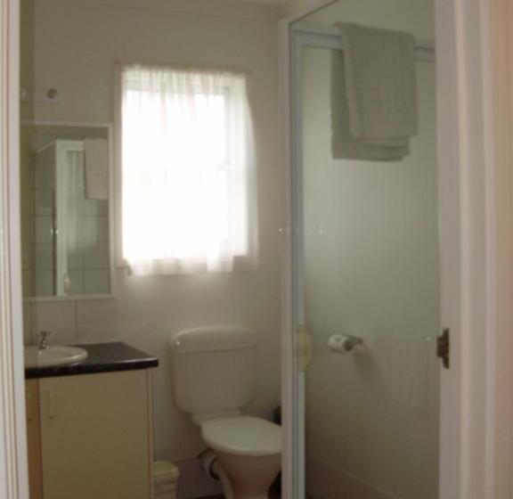 جناح عائلي, Redwood Manor Motel Apartments