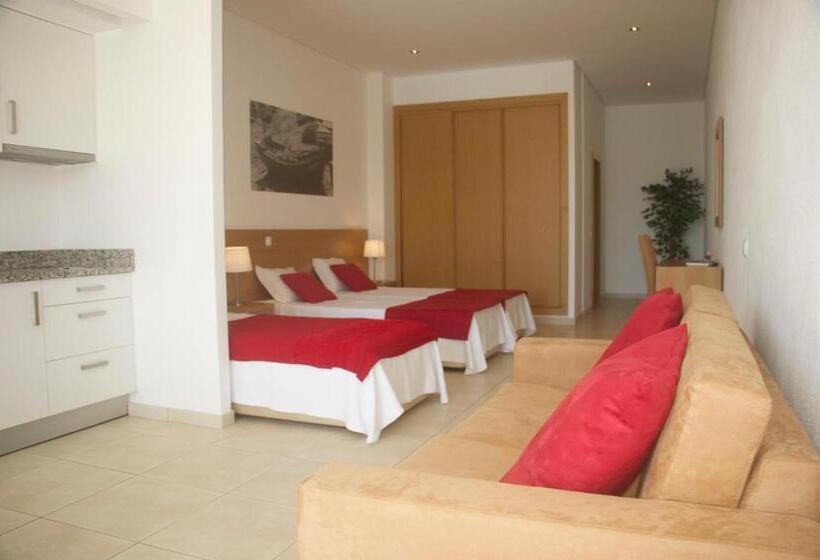 اتاق استاندارد سه تخته با بالکن, Casa Praia Mar