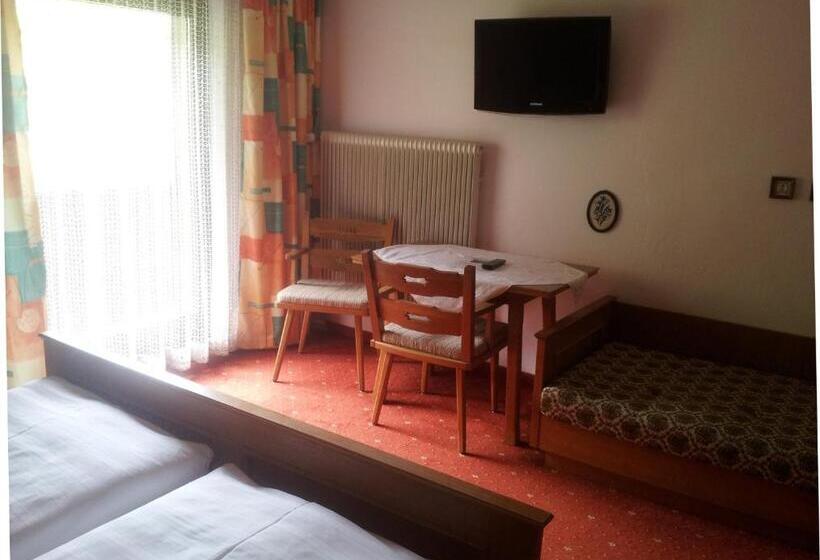 اتاق استاندارد چهارنفره با بالکن, Gästepension Wiesenheim