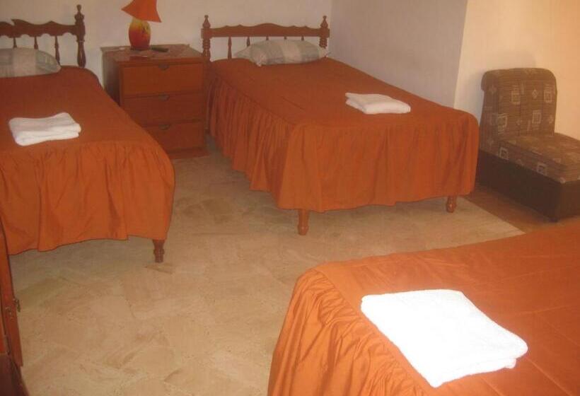 스탠다드 트리플 룸, Hostal Camiluz