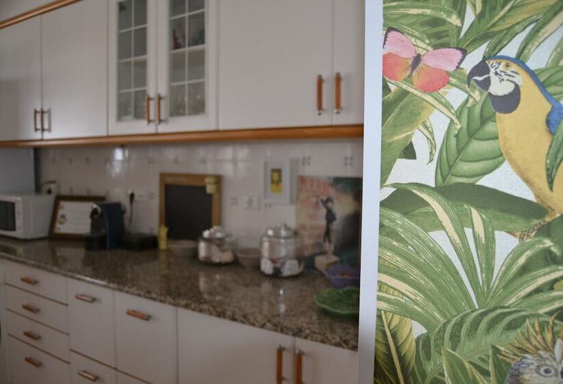 סוויטה, Petunia Guest House