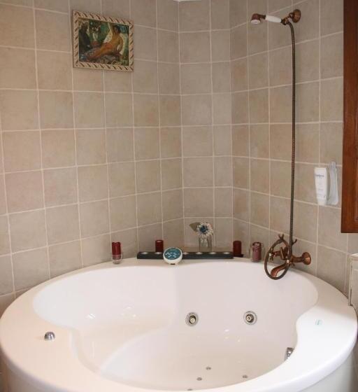 Quarto Estandar com Hidromassagem, Trisileja En Posada La Busta