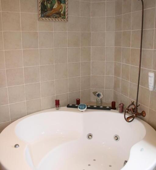 Quarto Estandar com Hidromassagem, Trisileja En Posada La Busta