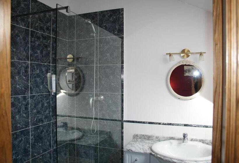 Quarto Estandar, Trisileja En Posada La Busta