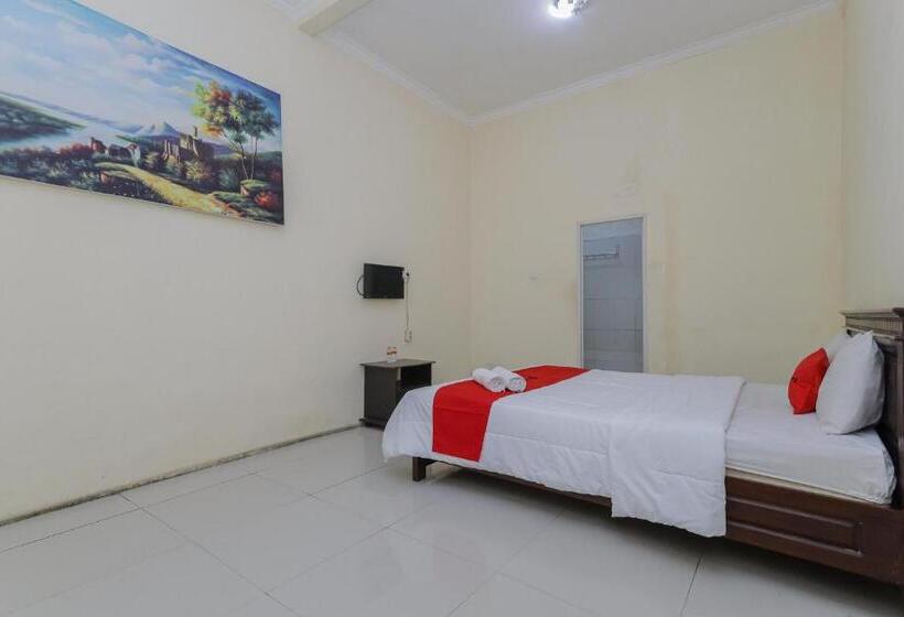 Номер Стандарт, Reddoorz Plus Near Museum Angkut Batu 4