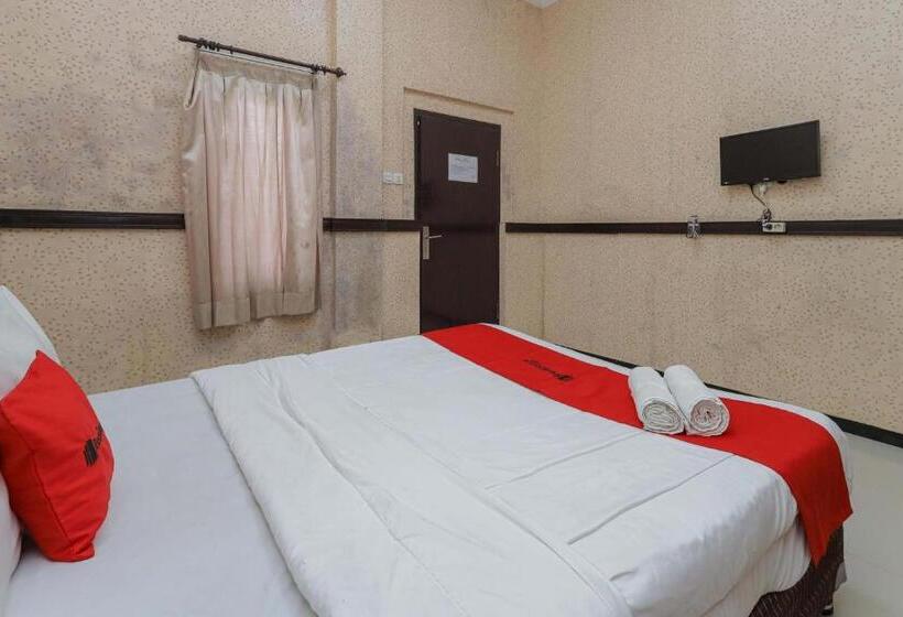 Номер Deluxe, Reddoorz Plus Near Museum Angkut Batu 4