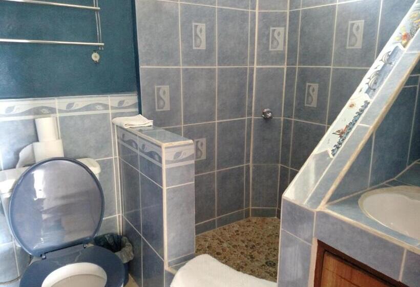 اتاق استاندارد با چشم‌انداز دریاچه, Zapote Tree Inn