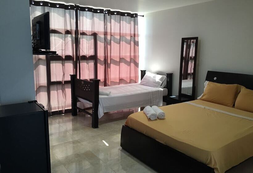 标准三人间, Hostal Central Beach