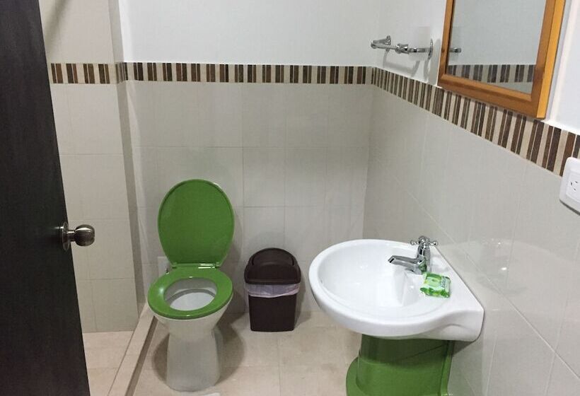 四人标准间, Hostal Central Beach