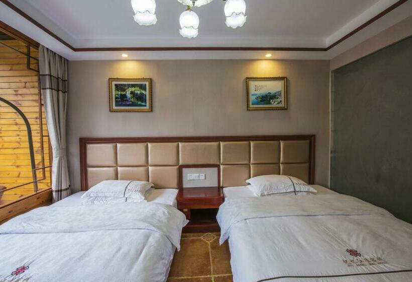 Номер Стандарт с Балконом, Fenghuang Memory Linjiang Inn