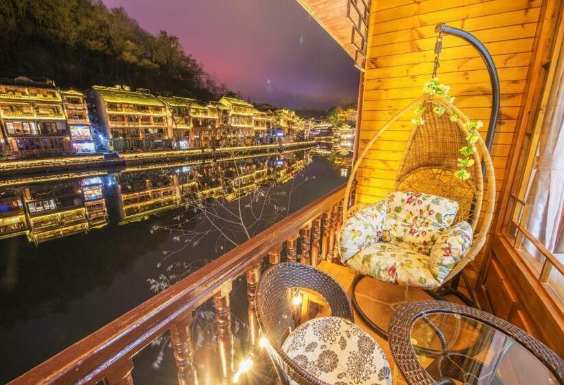 Номер Стандарт с Балконом, Fenghuang Memory Linjiang Inn