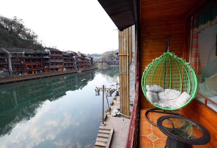 Номер Стандарт с Балконом, Fenghuang Memory Linjiang Inn