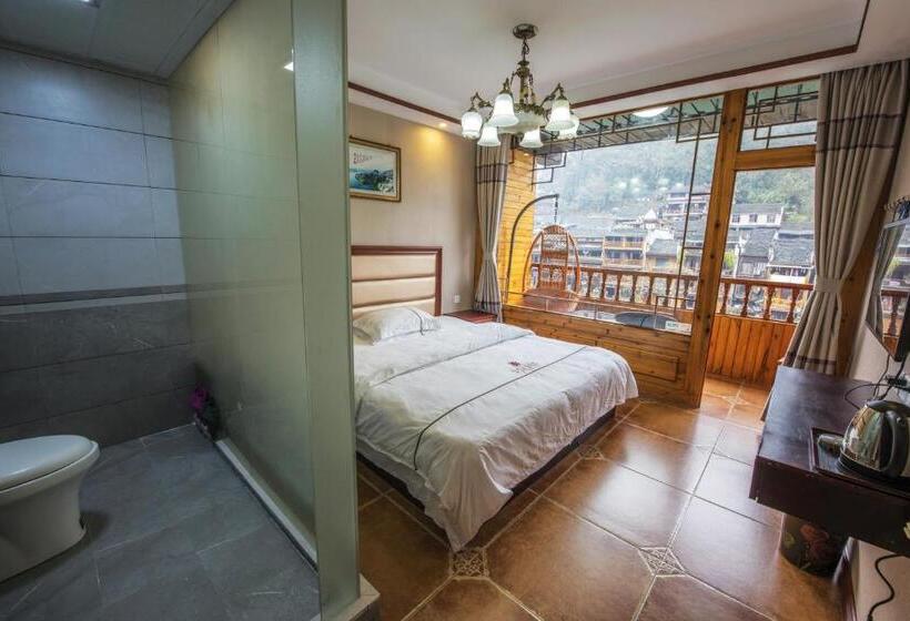 Номер Стандарт с Балконом, Fenghuang Memory Linjiang Inn