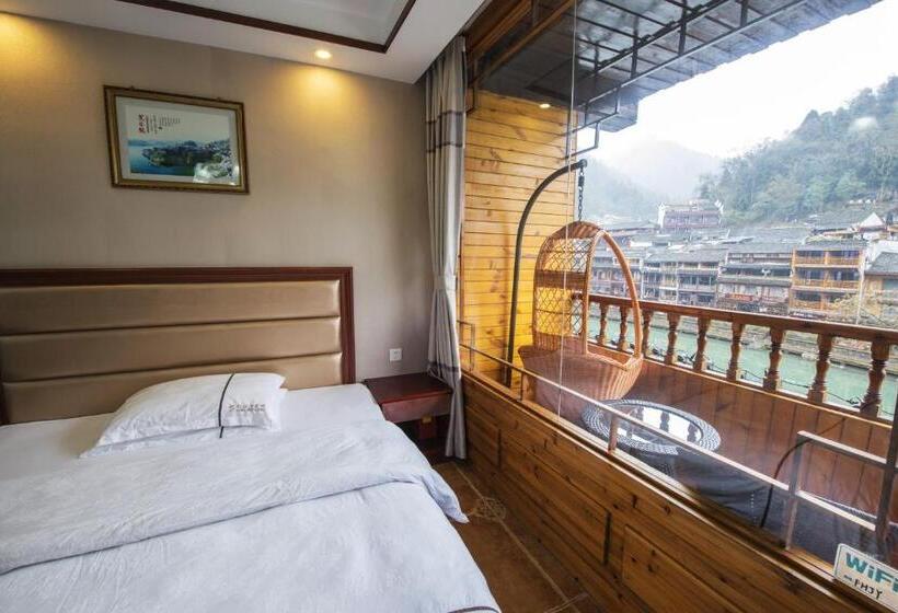 Номер Стандарт с Балконом, Fenghuang Memory Linjiang Inn