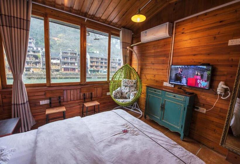 Номер Стандарт, Fenghuang Memory Linjiang Inn