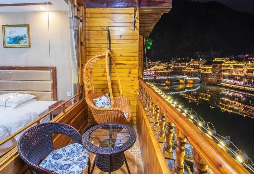 Номер Стандарт с Балконом, Fenghuang Memory Linjiang Inn