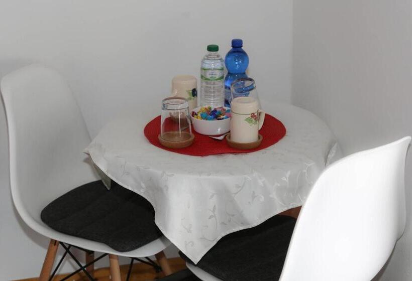 1 Bedroom Penthouse Apartment, Fruit'n Joy