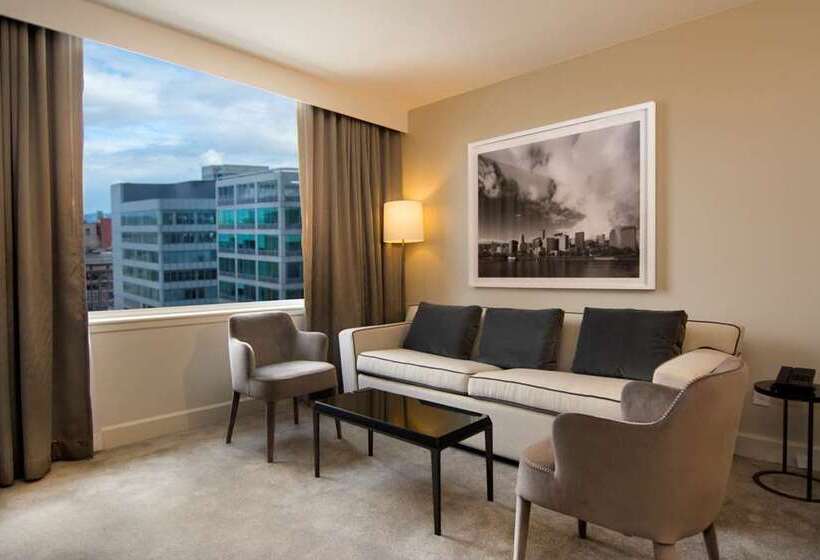 Люкс Кровать Кинг, Watt Hotel Rahway, Tapestry Collection By Hilton