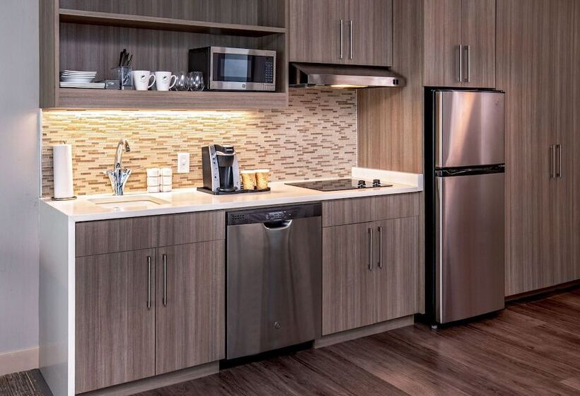 Студия Стандарт, Element Hampton Peninsula Town Center