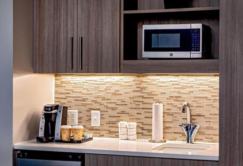 Номер Deluxe, Element Hampton Peninsula Town Center