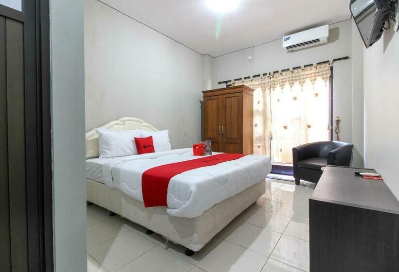 Номер Стандарт, Reddoorz Near Solo Balapan Station 2