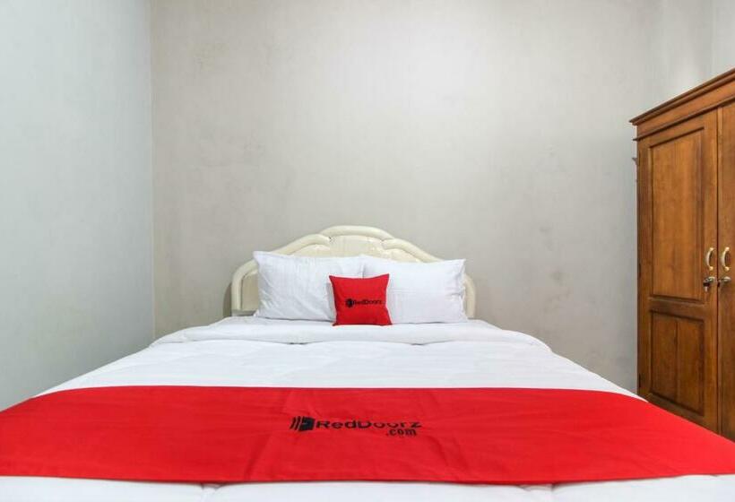 Номер Стандарт, Reddoorz Near Solo Balapan Station 2