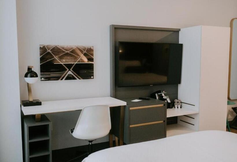 חדר דחוקס עם מיטת קינג, Indigo   St. Louis   Downtown, An Ihg
