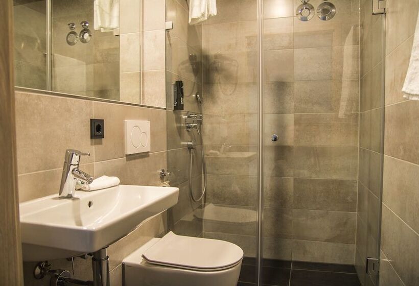 اتاق استاندارد یک تخته با بالکن, Hayta Hotel Stuttgart Airport Messe