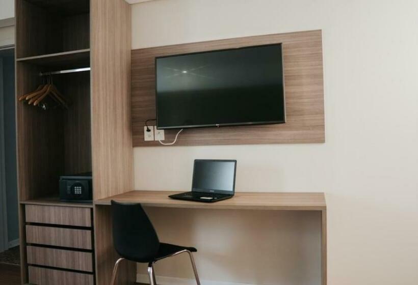 غرفة ديلوكس ثلاثية, Golden Inn Lafaiete