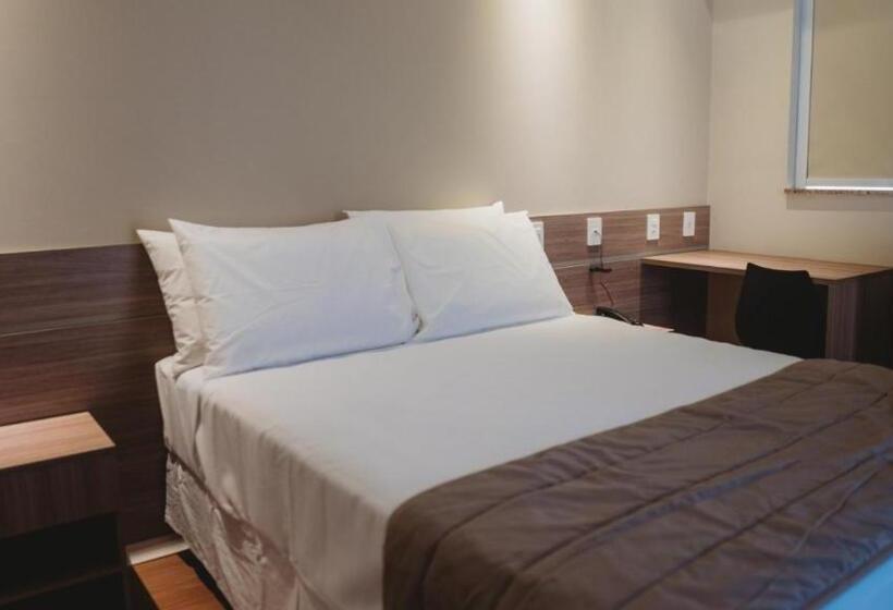 발코니가 있는 스위트, Golden Inn Lafaiete