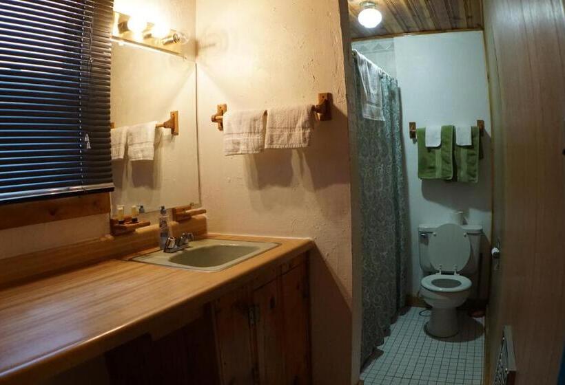Студия Стандарт, Eagle Nest Fly Shack & Lodge