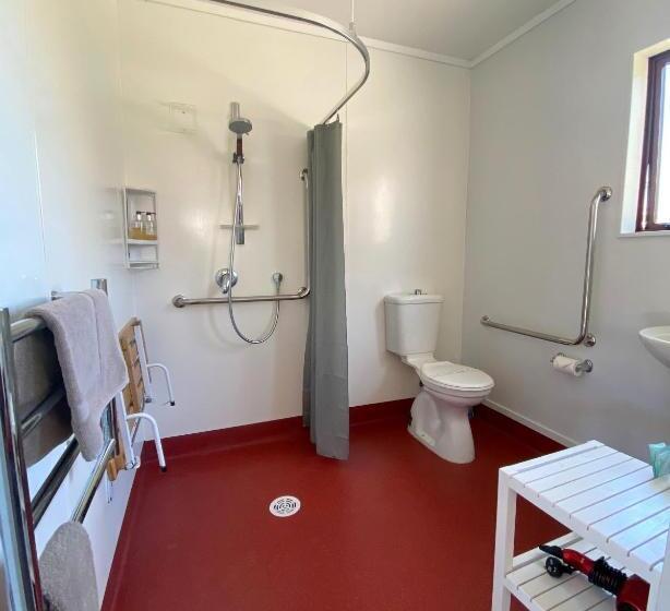 إستوديو قياسى, Adventure Lodge And Motels And Tongariro Crossing Track Transport