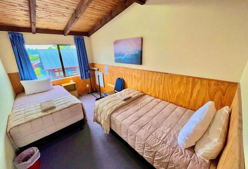 Номер Economy с общей ванной комнатой, Adventure Lodge And Motels And Tongariro Crossing Track Transport