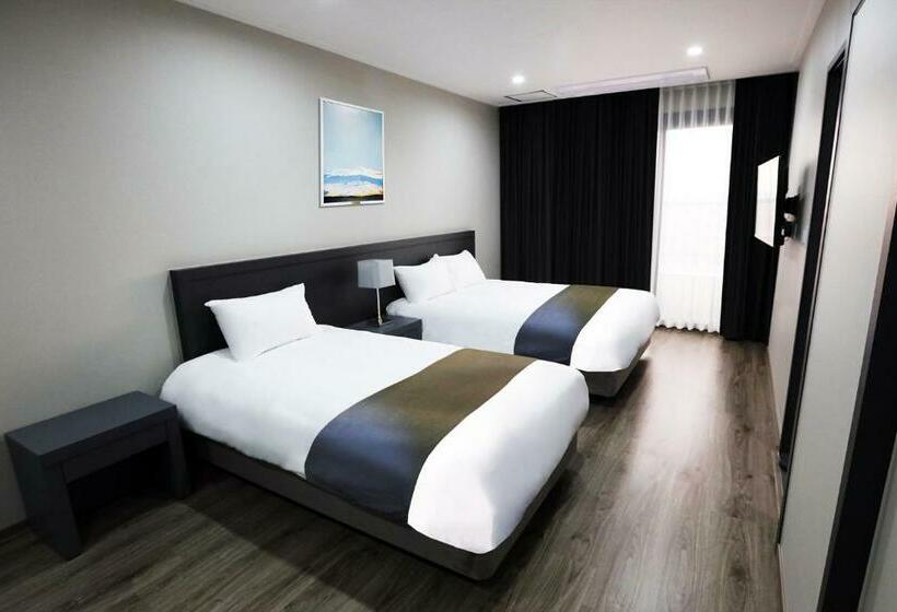 Номер Стандарт Трехместный, Sobaeksan Punggi Spa Resort