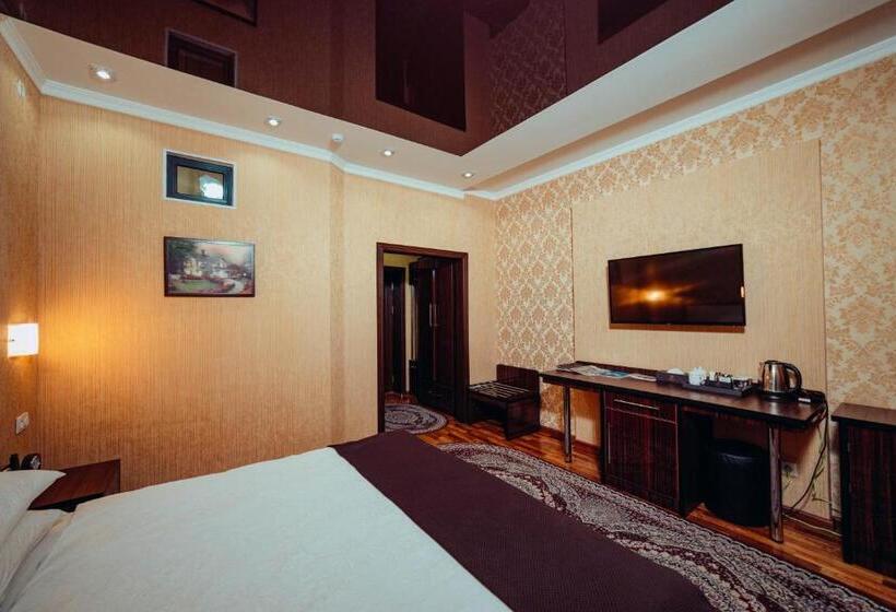 발코니가 있는 스위트, Asmald Palace
