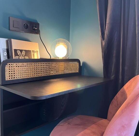 Quarto Estandar Individual com Sacada, Ostan Hôtel Boutique
