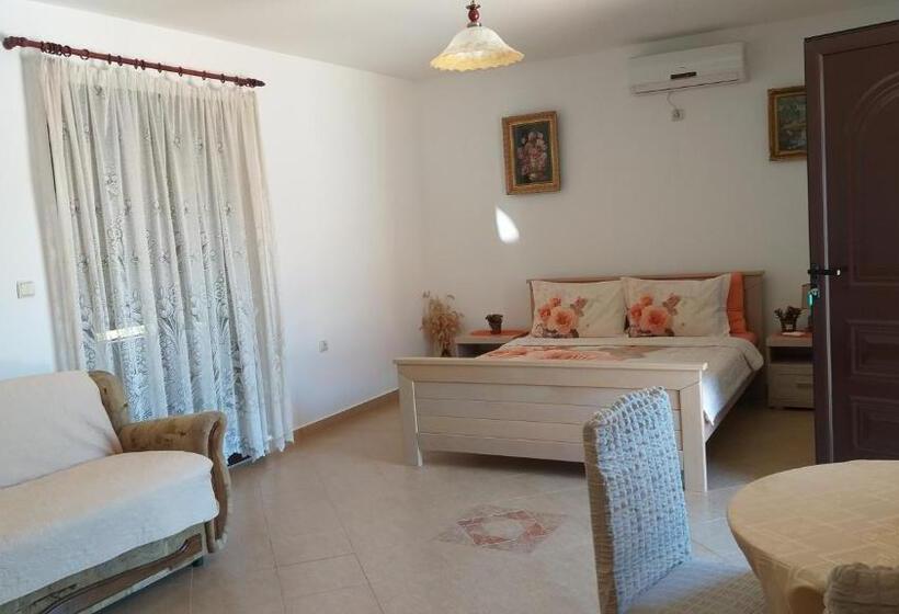 اتاق استاندارد سه تخته با چشم‌انداز باغ, Village House   Novak Rijecani