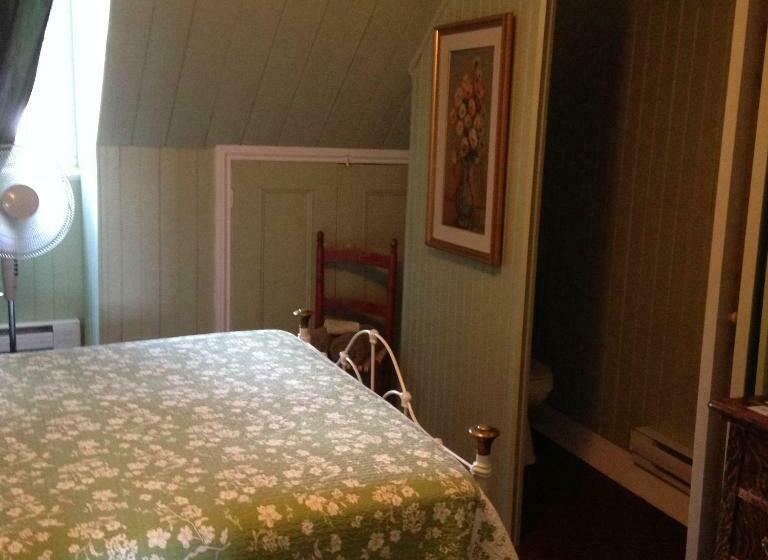 Номер Стандарт, Auberge Les Blancs Moutons
