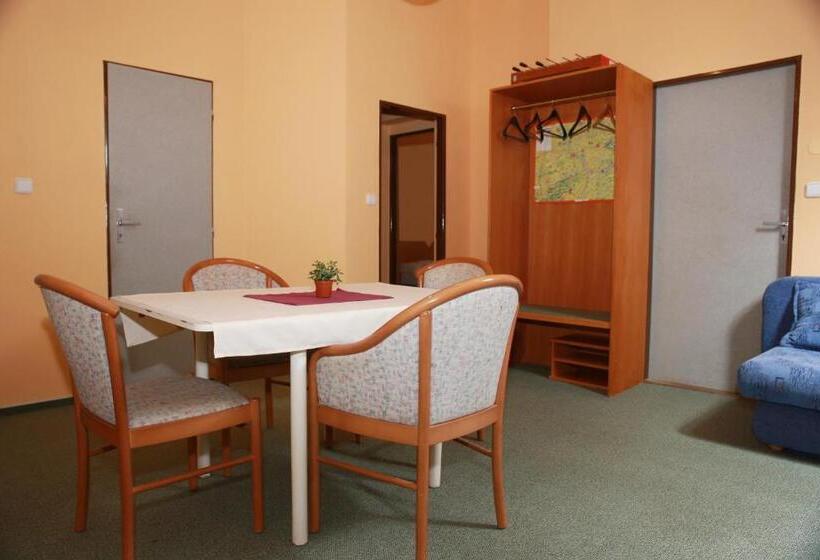 3 Bedroom Suite, Wellness Penzion Kroměříž   Zlobice