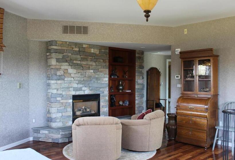 Люкс с Террасой, Twin Pine Manor