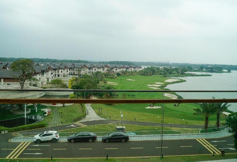Номер Премиум Вид на Озеро, Holiday Inn Resort Qionghai Guantang, An Ihg
