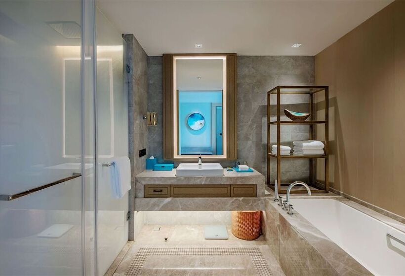 Номер Deluxe, Doubletree By Hilton Shanwei