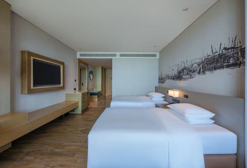 Номер Deluxe, Doubletree By Hilton Shanwei