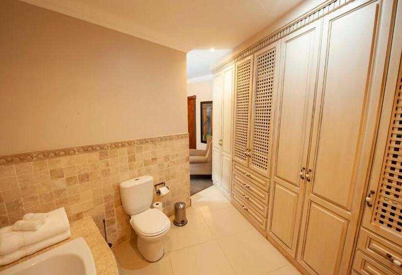 Cameră Standard, Il Castello